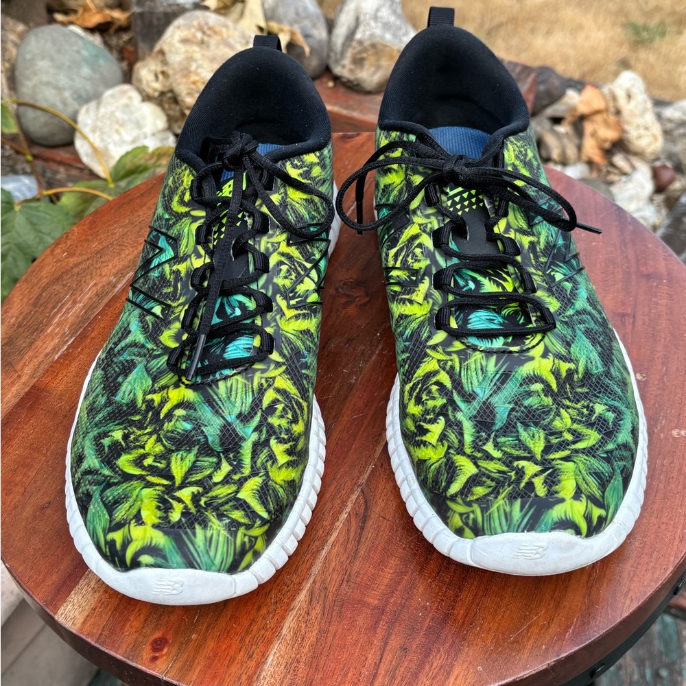New Balance size 10 Green and Black Athletic Shoes.